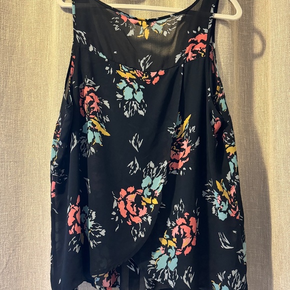Torrid | Sleeveless Chiffon Floral Tank Top | Size 2 - Picture 3 of 9